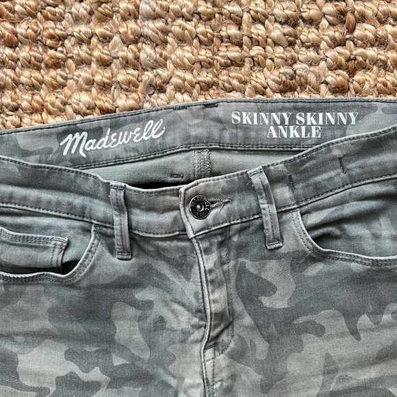 Camo Madewell skinny ankle Jean. Size 25. - Picture 2 of 6